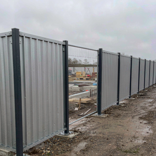 Standard temporary construction hoarding installation